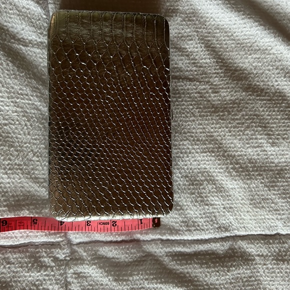 Silver snakeskin texture clutch - Picture 5 of 5